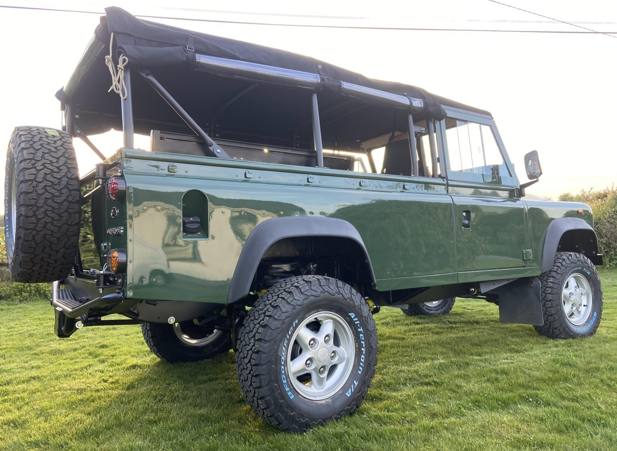 Land Rover Defender Beach Runner Sesame Cars