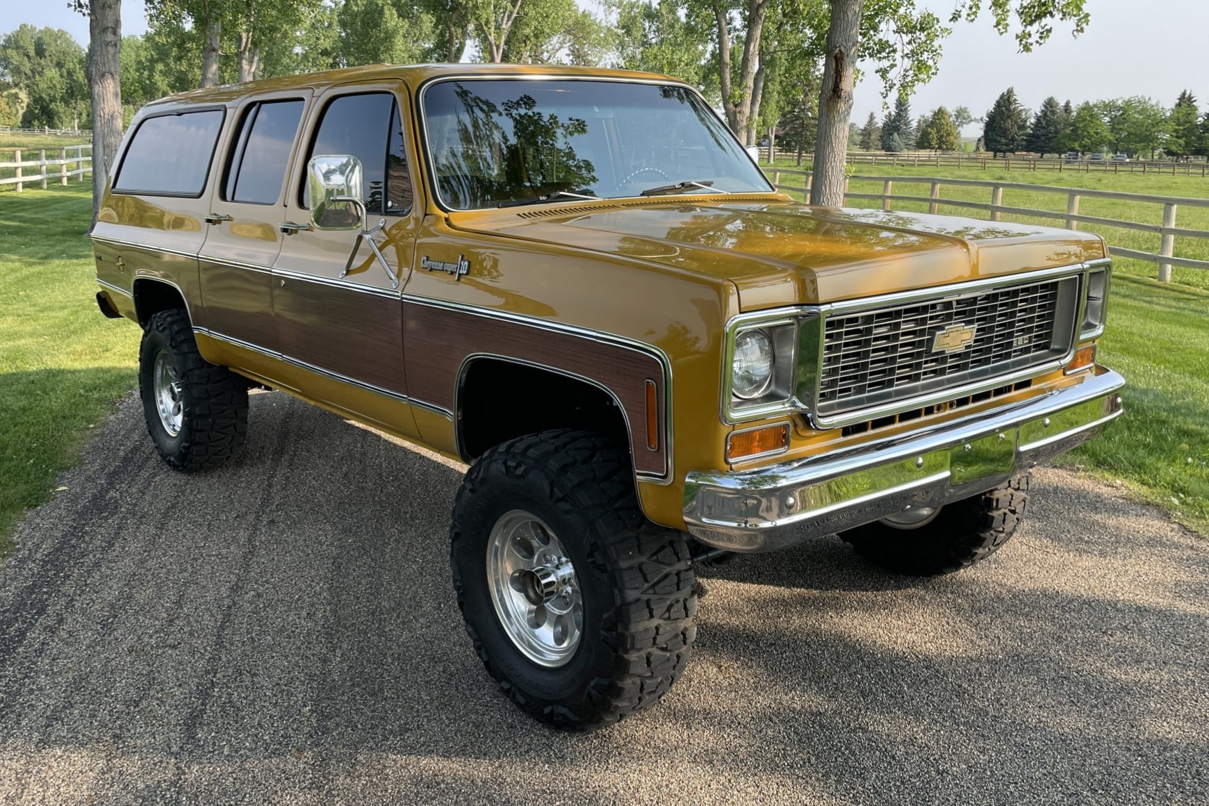 1973 Chevrolet Suburban Cheyenne Super Estate 4×4 – Sesame Cars