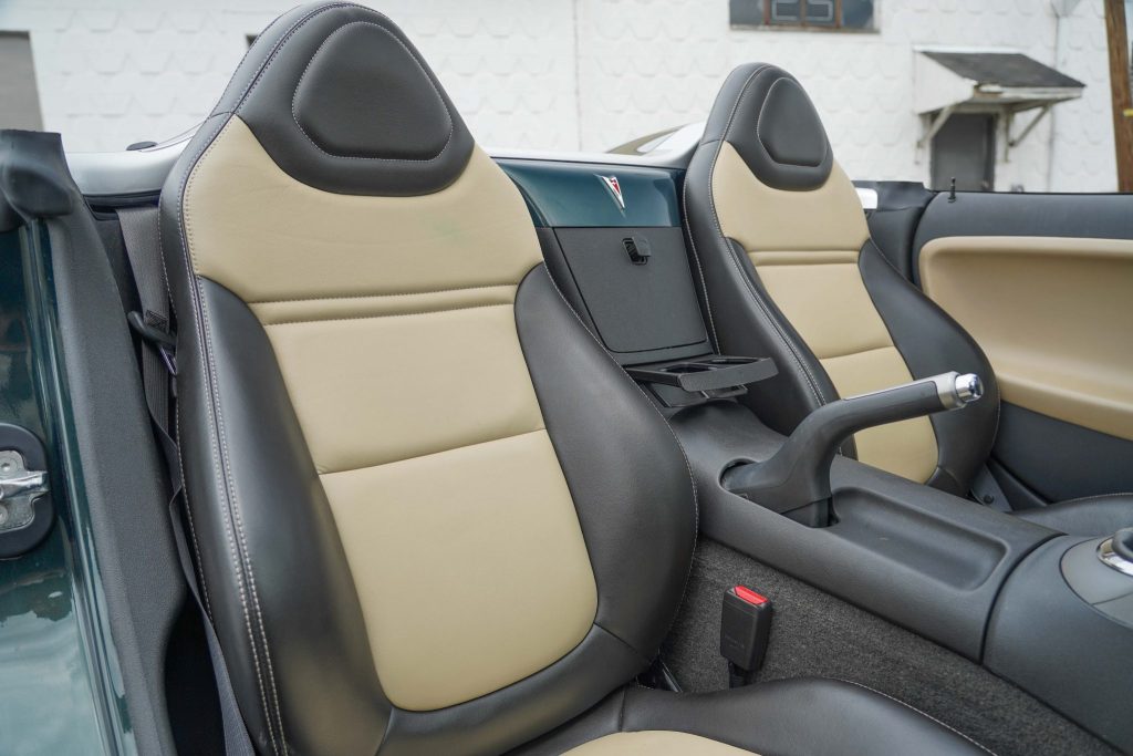 17k-Mile 2008 Pontiac Solstice 5-Speed