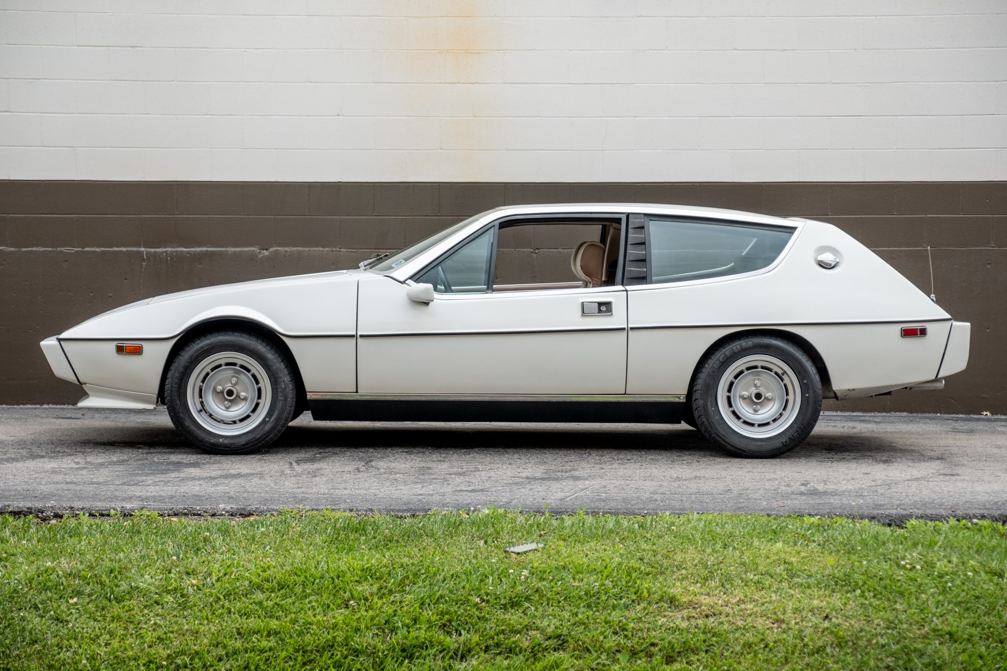 1975 Lotus Elite 5 Speed Sesame Cars